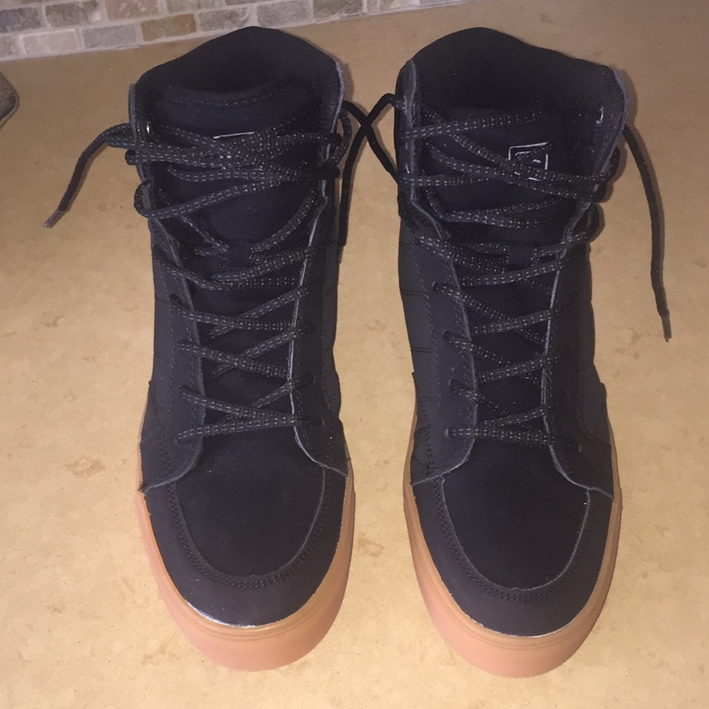 Men’s Fila hightop sneakers nwot